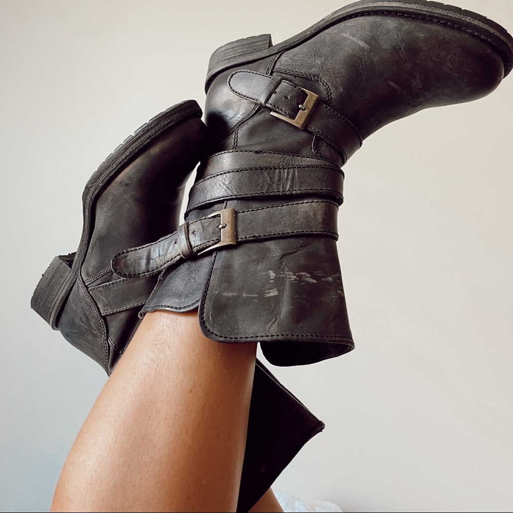 Combat boots